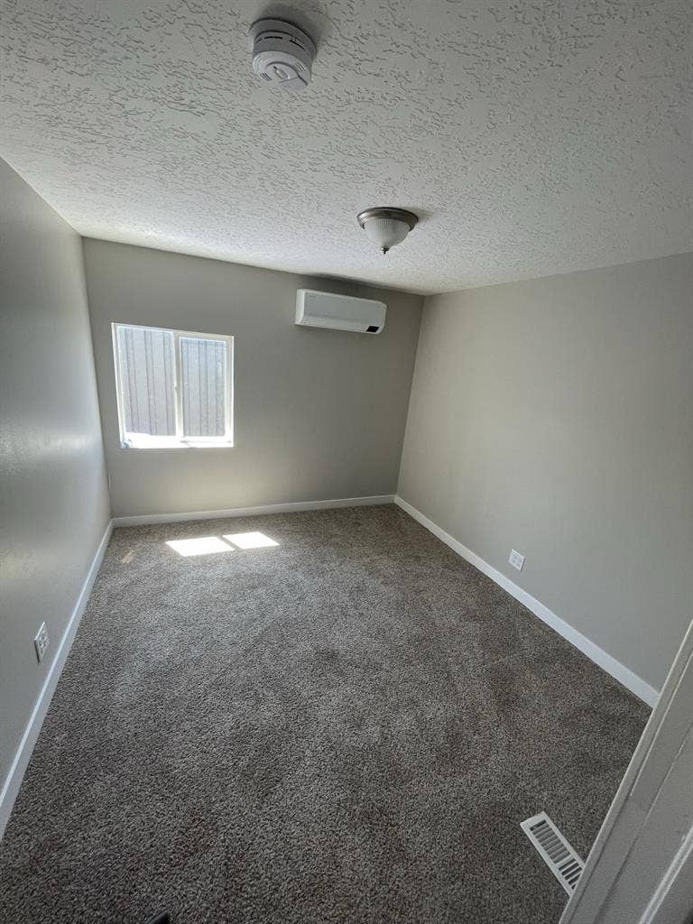 Two rooms for rent!!