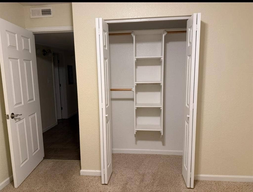 Looking for 3rd female roommate!