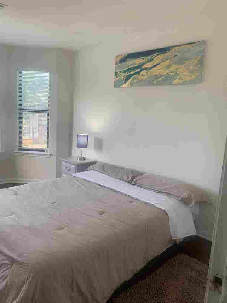 Cozy and ample bedroom for rent