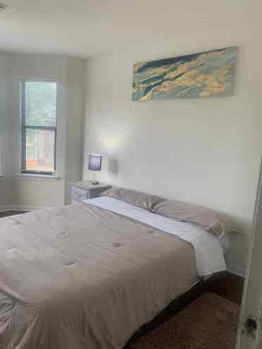 Cozy and ample bedroom for rent
