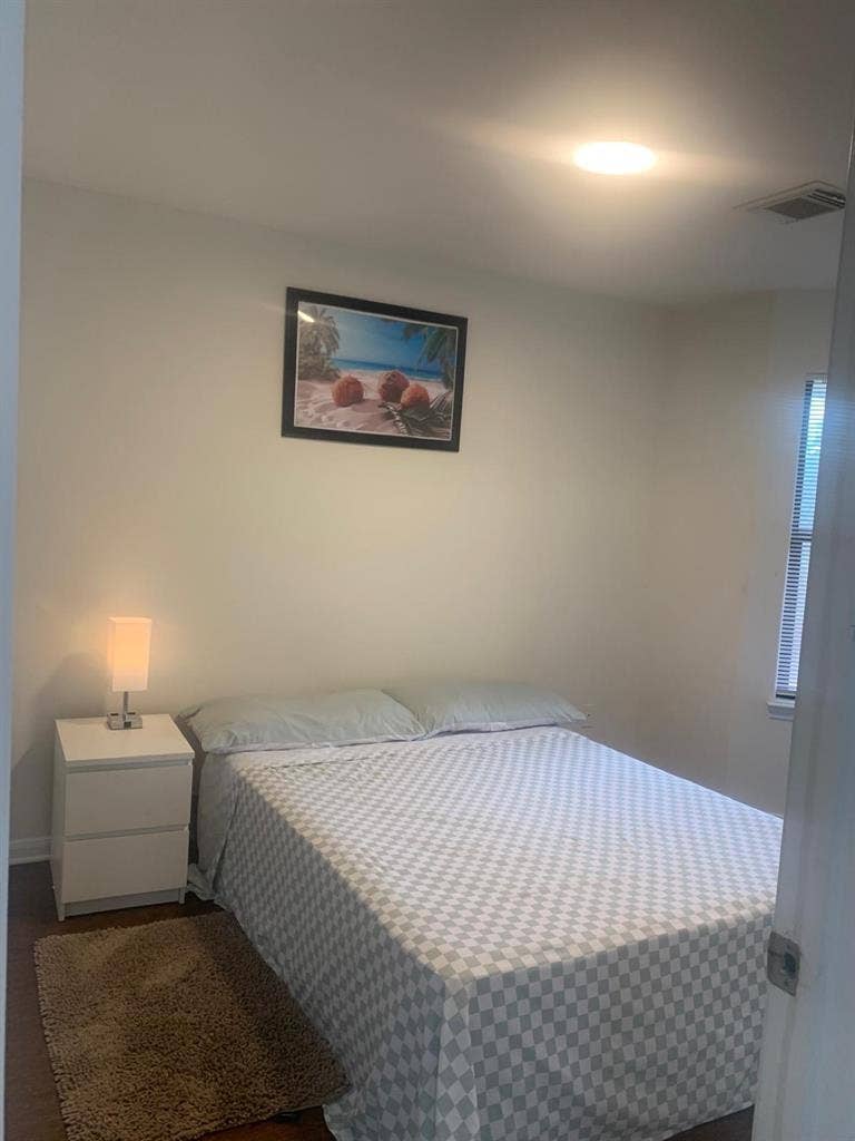 Cozy and ample bedroom for rent