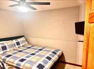 Cozy private room Maple Grove