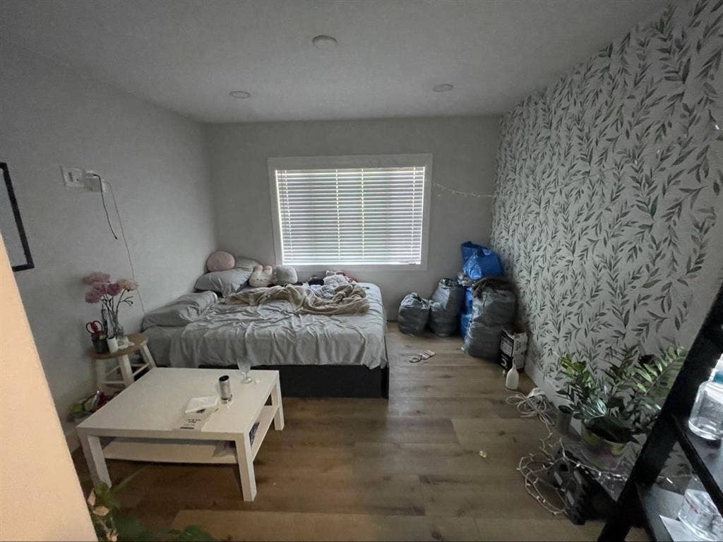 Looking for a fourth roommate!!