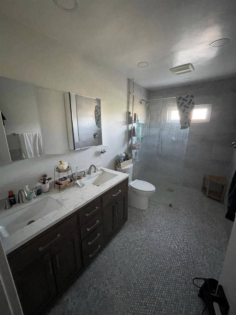 Looking for a fourth roommate!!