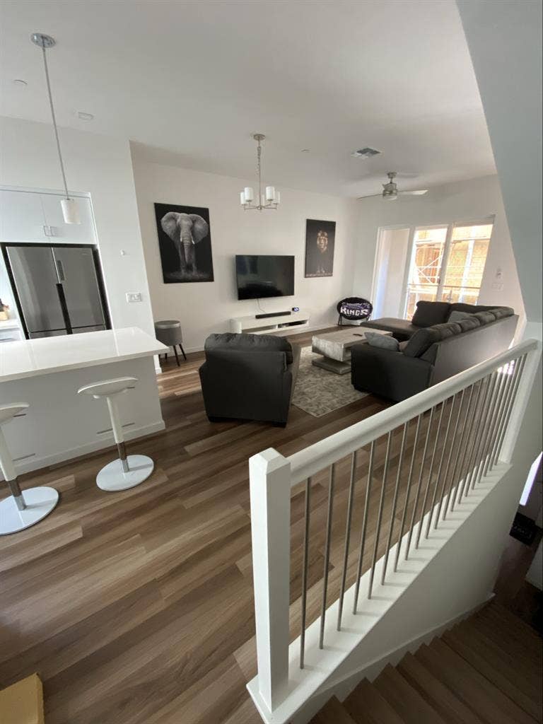 Downtown Private room+bath &
rooftop