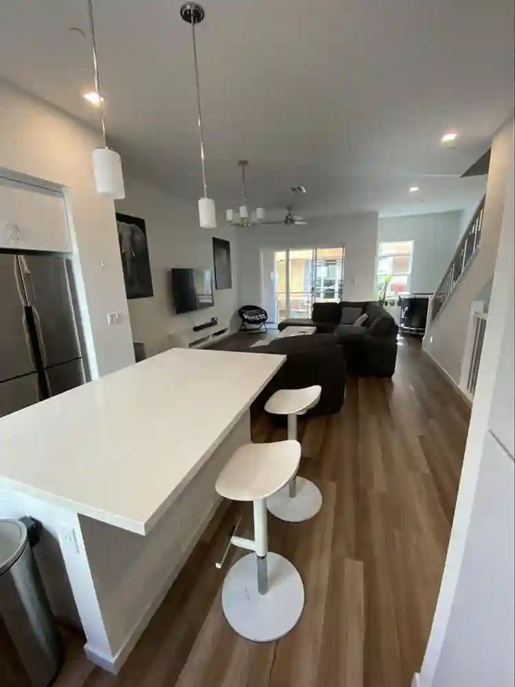 Downtown Private room+bath &
rooftop