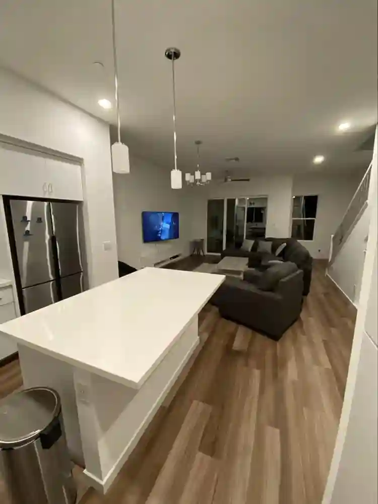 Downtown Private room+bath &
rooftop