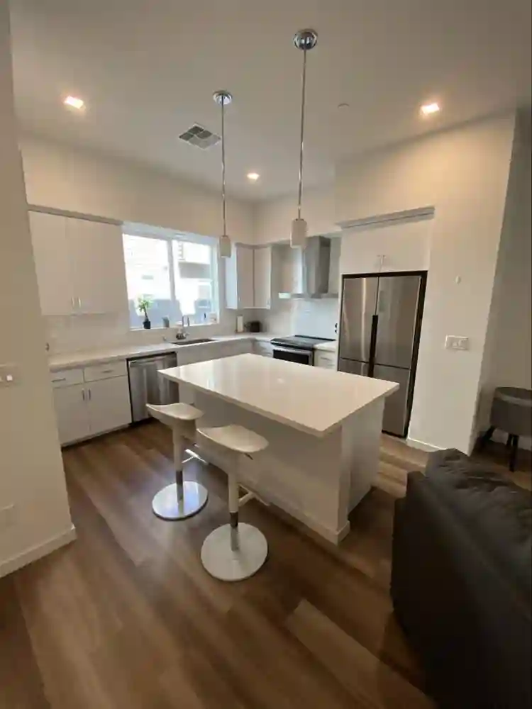 Downtown Private room+bath &
rooftop