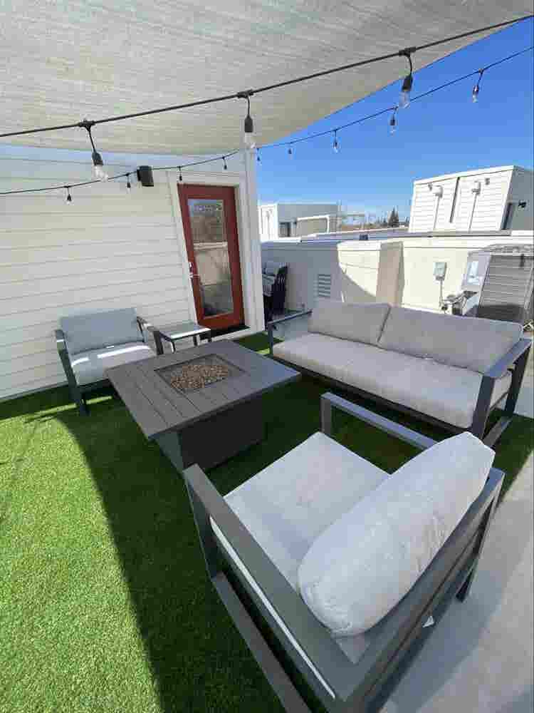 Downtown Private room+bath &
rooftop
