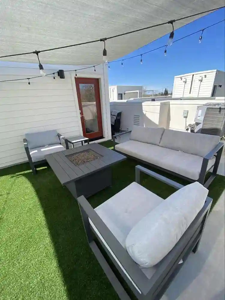 Downtown Private room+bath &
rooftop