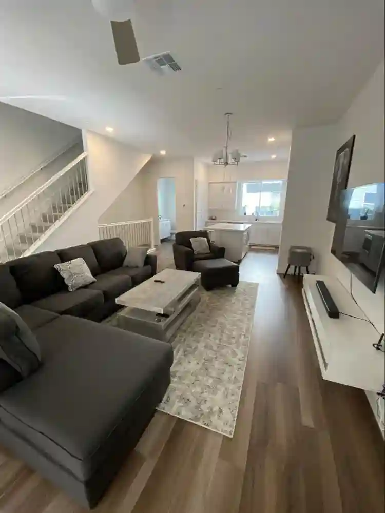 Downtown Private room+bath &
rooftop