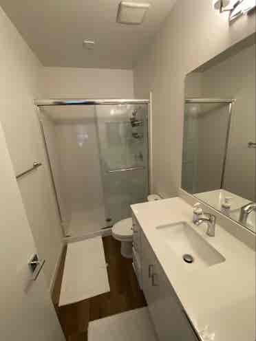 Downtown Private room+bath &
rooftop