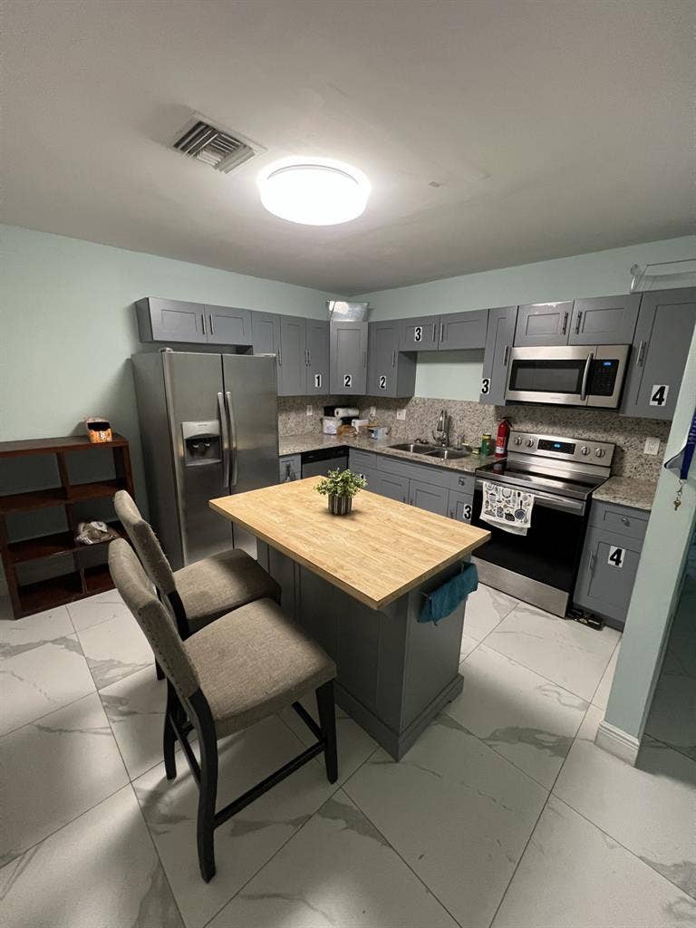I RENT FURNITURE ROOM