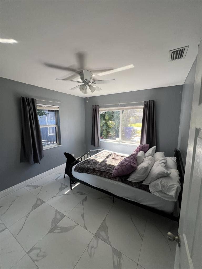 I RENT FURNITURE ROOM