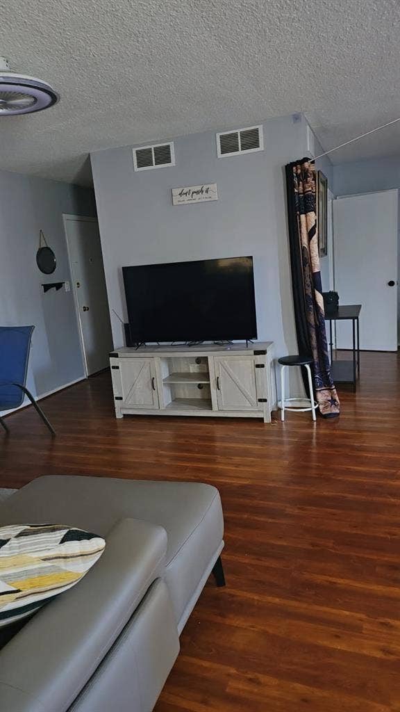 🌸 Peaceful Room for Rent $