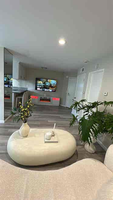 Chic 1-Bedroom Oasis Riverfront