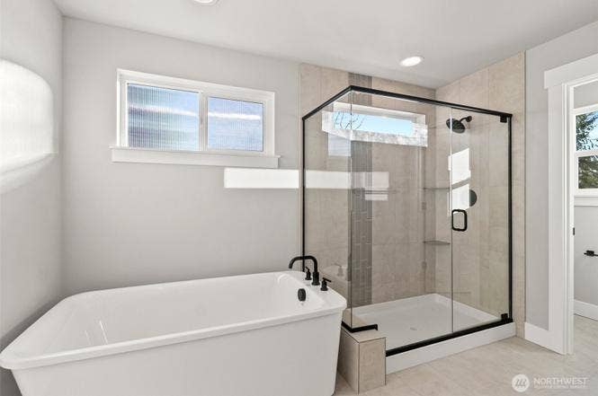 Spacious private room with Bath