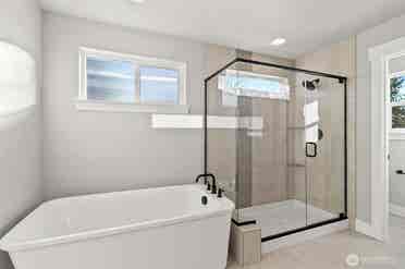 Spacious private room with Bath