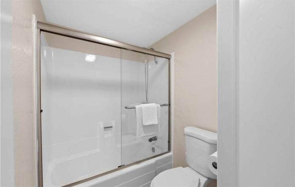 Chic 1-Bedroom Oasis Riverfront