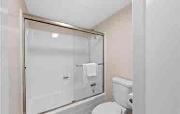 Chic 1-Bedroom Oasis Riverfront