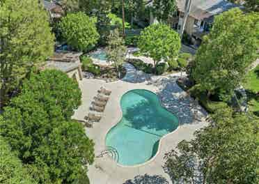 Chic 1-Bedroom Oasis Riverfront