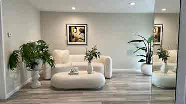 Chic 1-Bedroom Oasis Riverfront