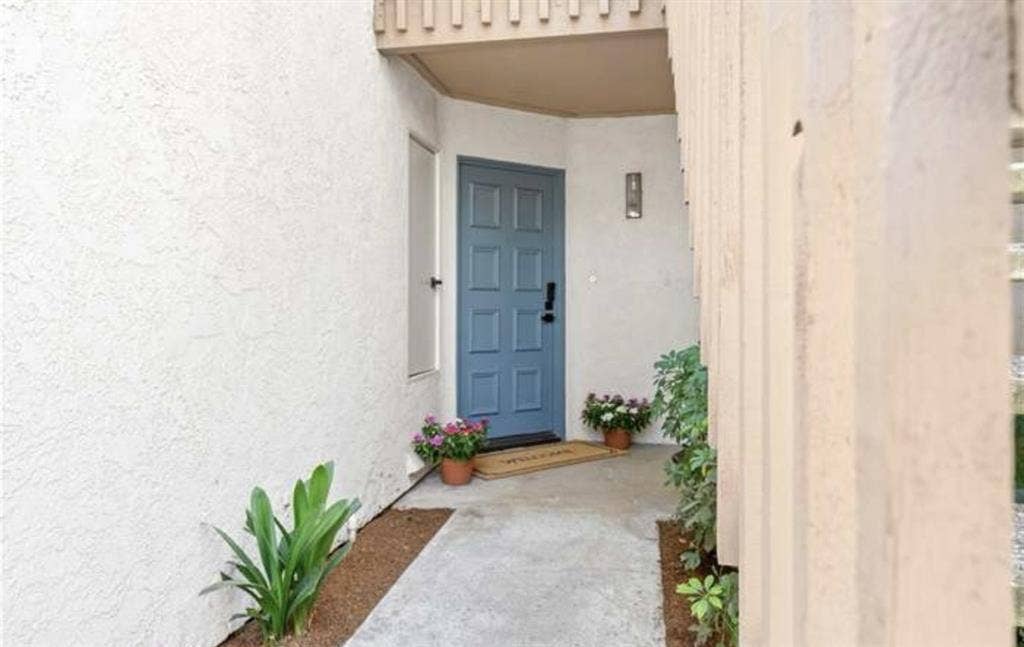 Chic 1-Bedroom Oasis Riverfront