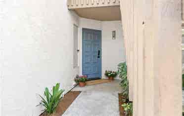 Chic 1-Bedroom Oasis Riverfront