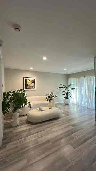 Chic 1-Bedroom Oasis Riverfront