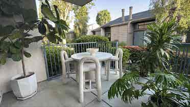 Chic 1-Bedroom Oasis Riverfront
