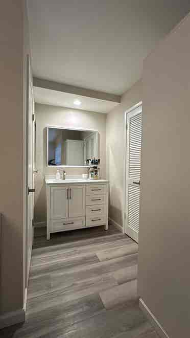 Chic 1-Bedroom Oasis Riverfront