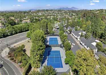 Chic 1-Bedroom Oasis Riverfront
