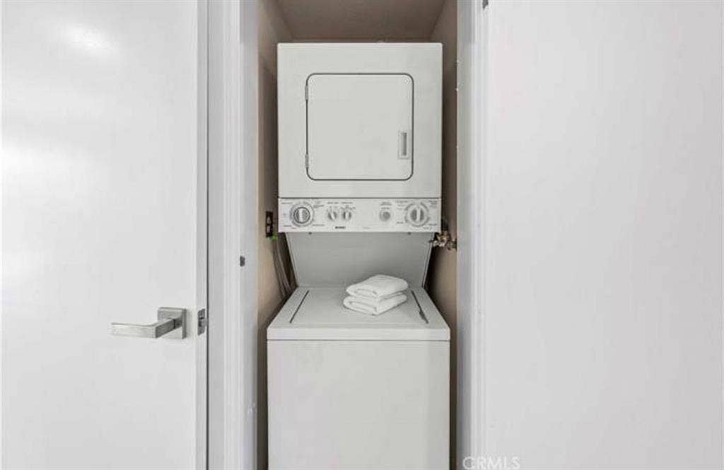 Chic 1-Bedroom Oasis Riverfront