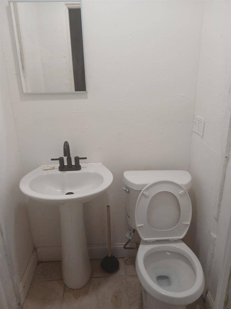 Nice room available on July 1st