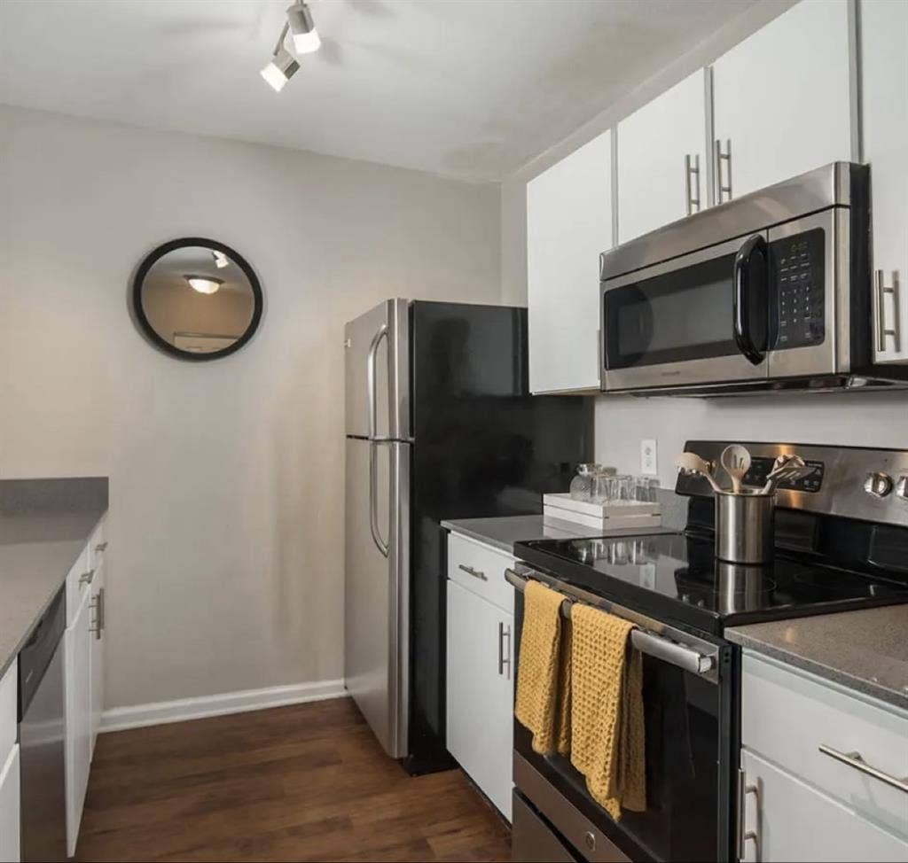 URGENT SUBLEASE- FREE JUNE RENT!