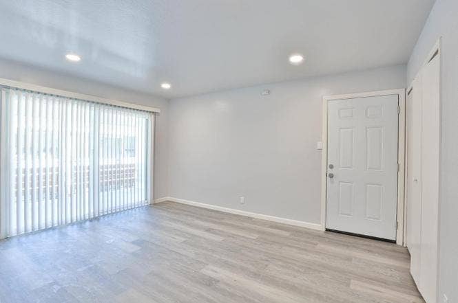 Re-modeled, spacious 1 bd in Apt.