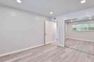 Re-modeled, spacious 1 bd in Apt.