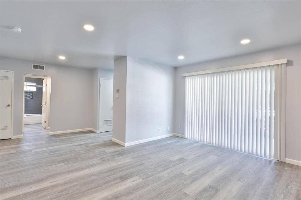 Re-modeled, spacious 1 bd in Apt.