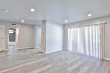 Re-modeled, spacious 1 bd in Apt.
