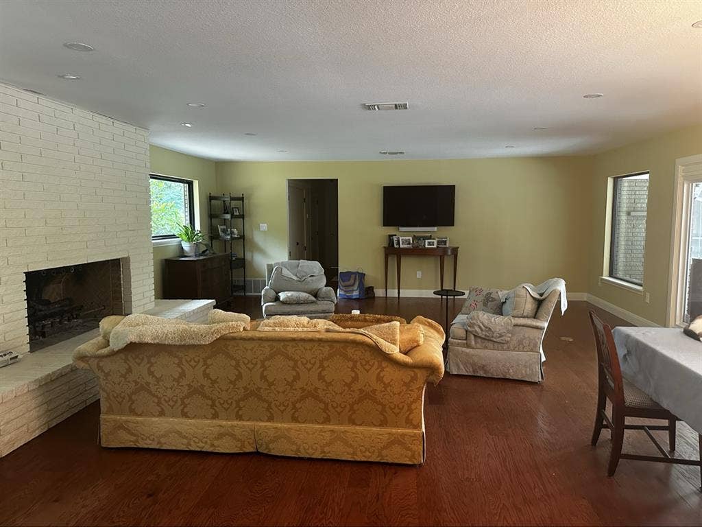 Beautiful furnished room in home.