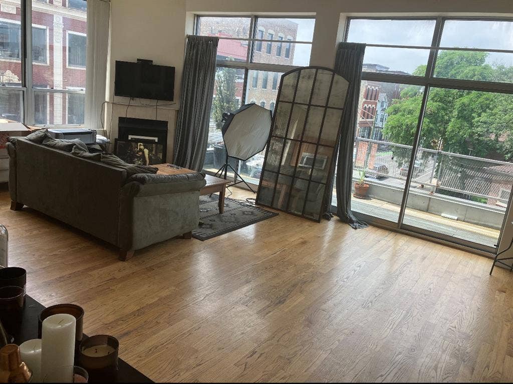 Room/Lease available starting