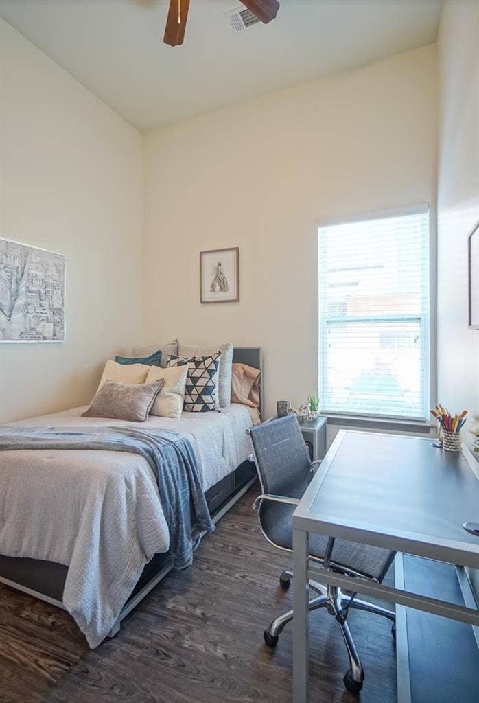 Apartment for Sub-Lease!!!!!!!!