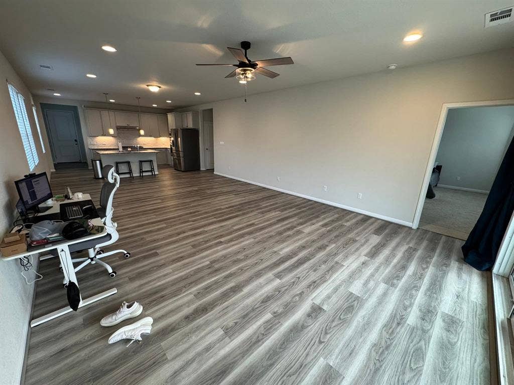 Room for rent, w/ big back yard!