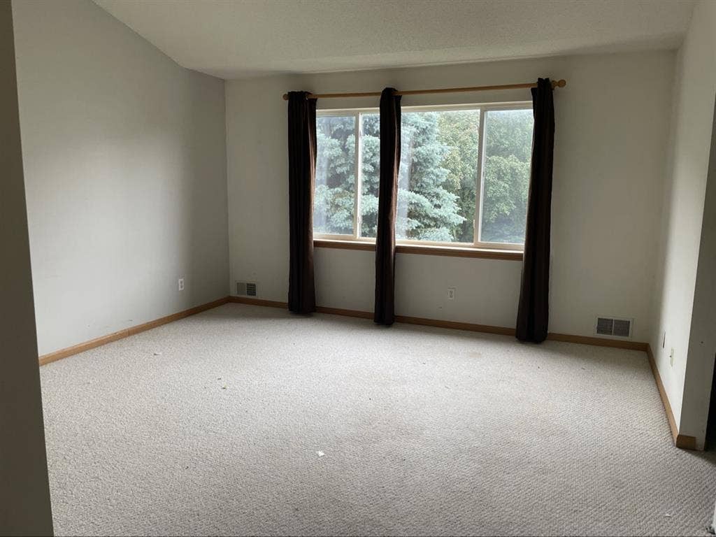 Master Bedroom w private bath