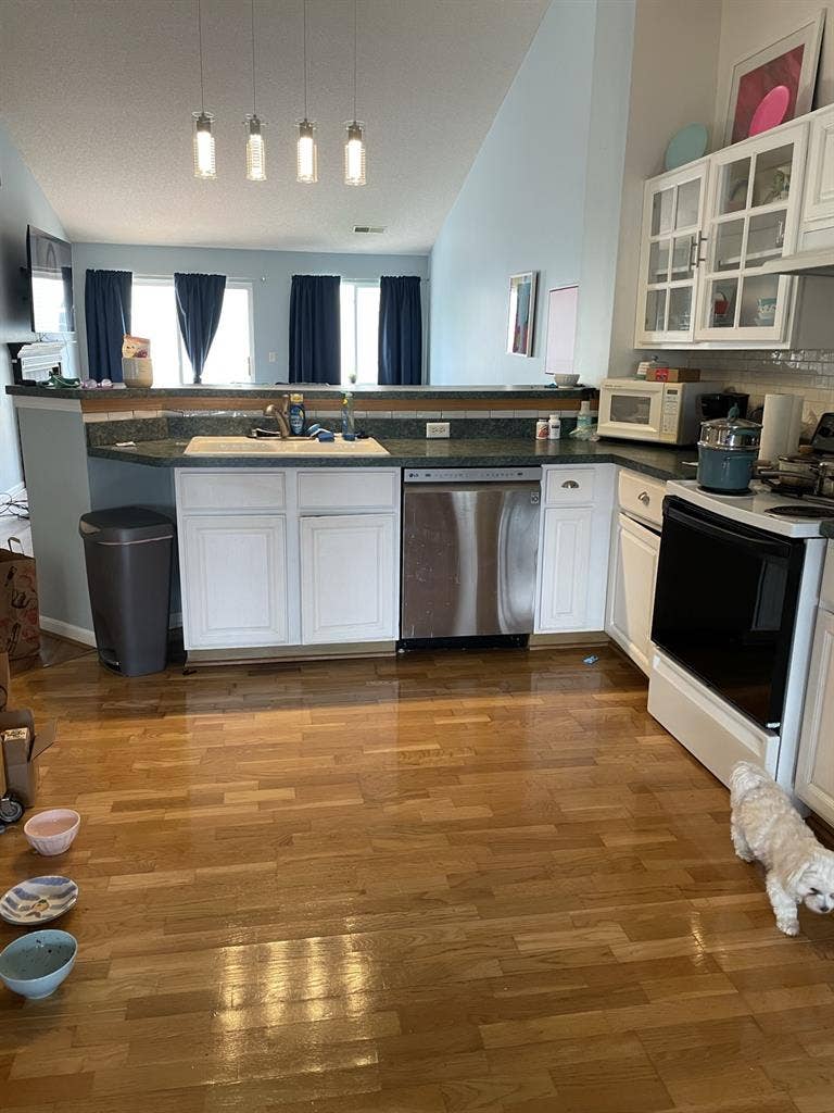 Master Bedroom w private bath