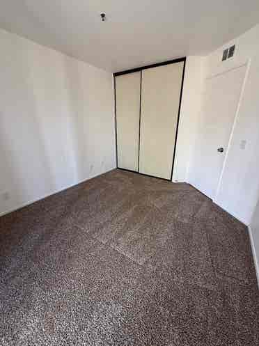 Rent $ washer & Dryer included