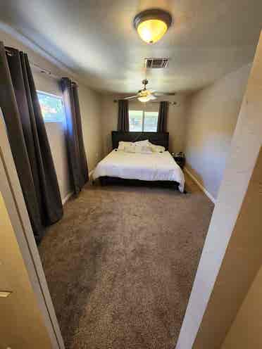 Deluxe MASTER Bed & Private Bath