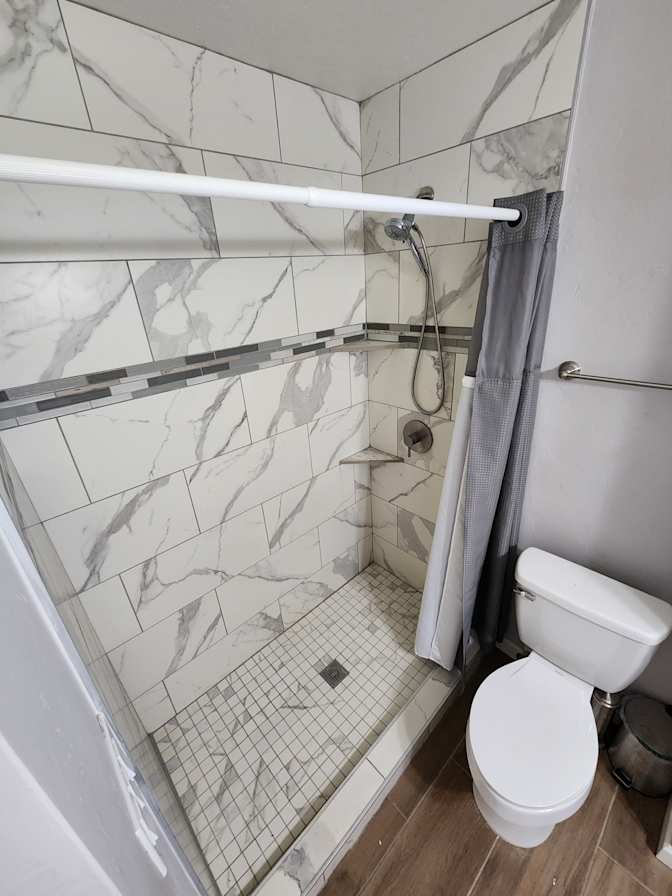 Deluxe MASTER Bed & Private Bath