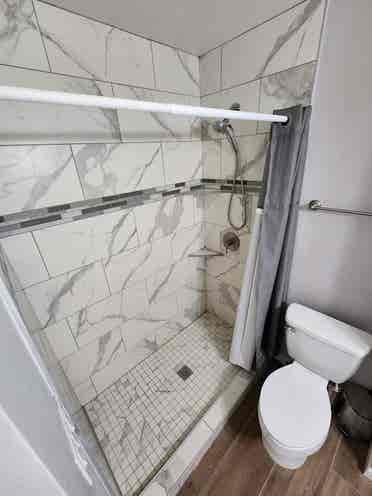 Deluxe MASTER Bed & Private Bath