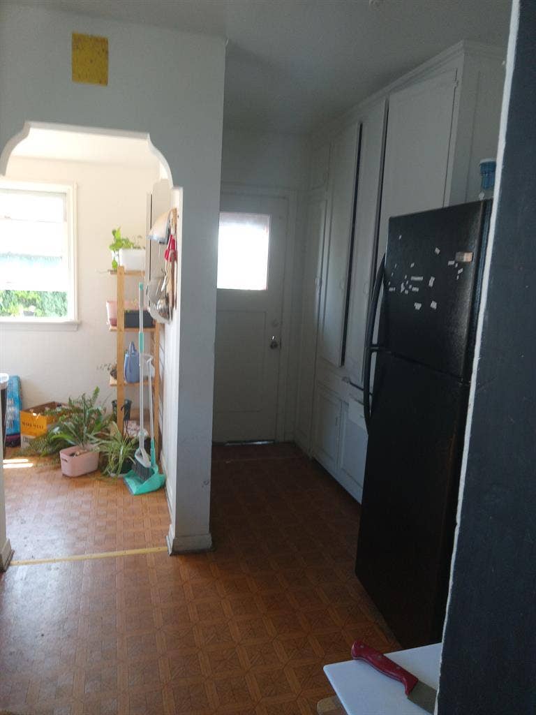1 bedroom in 4 bedroom house